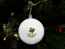 Пластиковые ёлочные шары с двухсторонней УФ-ДТФ печатью логотипа для "БОБРЁНОК"