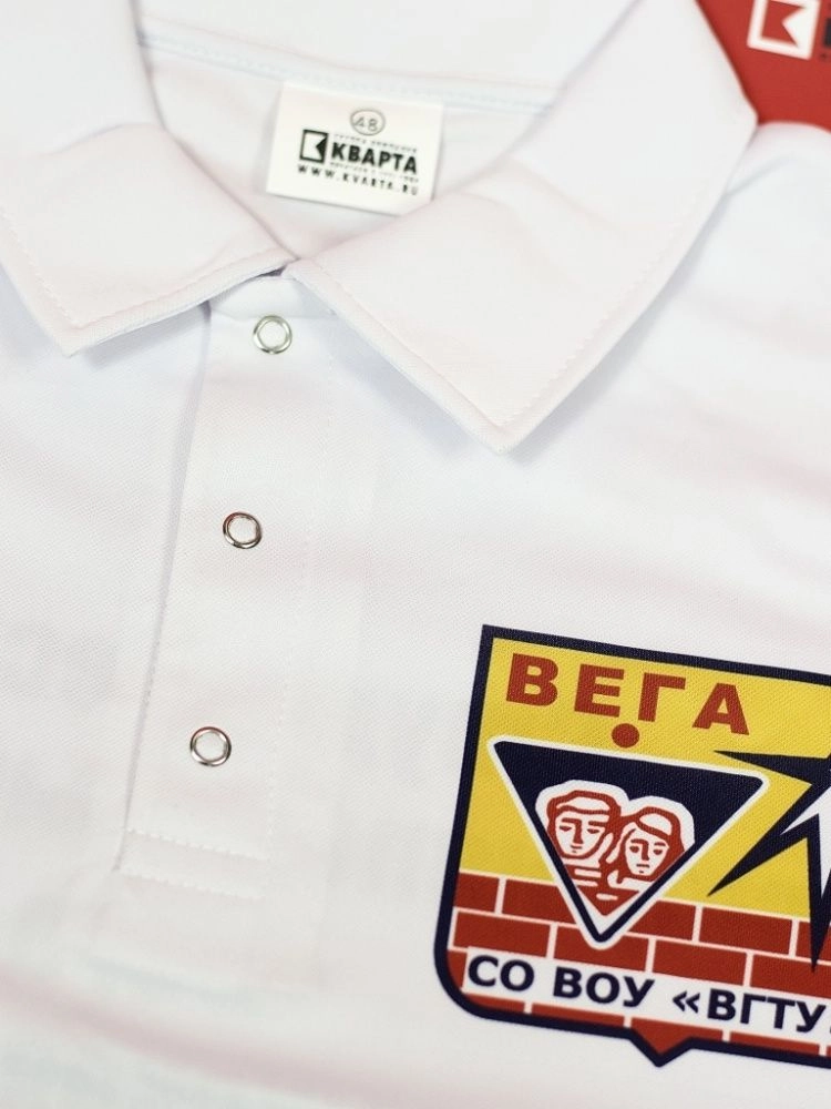 Футболки-поло «Кварта» (материал: Sandwich, цвет: белый) с сублимационной печатью с двух сторон для студенческого строительного отряда «Вега» Футболки-поло «Кварта» (материал: Sandwich, цвет: белый) с сублимационной печатью с двух сторон для студенческого строительного отряда «Вега»